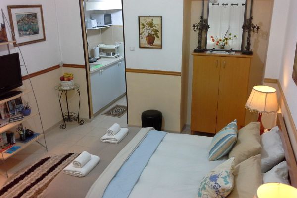 Pevzner ApartHotel 1956 in Haifa Center